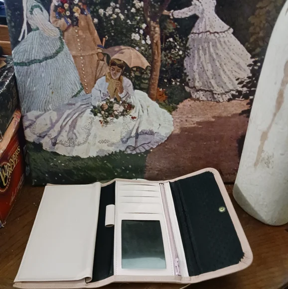 Princess Gardner Bags Vintage Princess Gardner Trifold Kiss